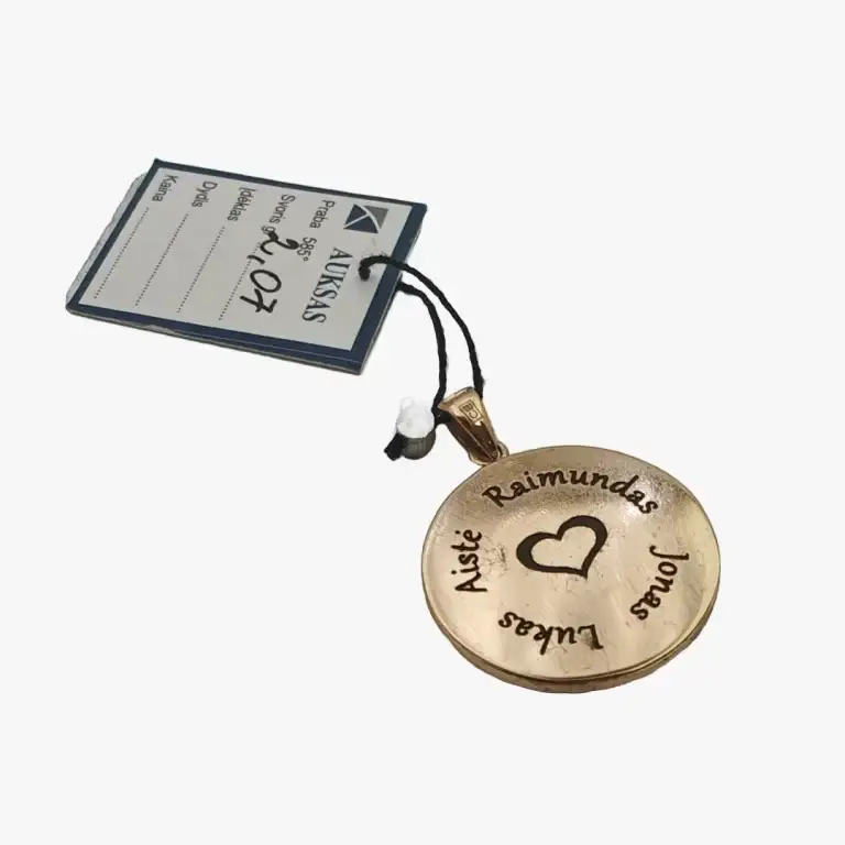 Graviruotas auksinis pakabukas – lazerinis aukso graviravimas dovanai