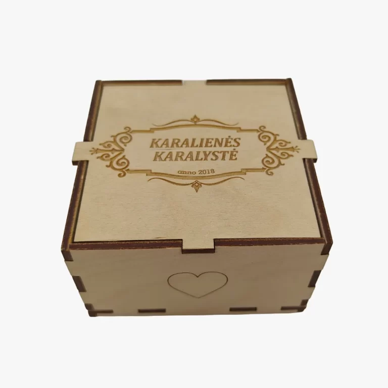 Nestandartinė medinė dėžutė su graviruotu įmonės logotipu – verslo dovana, gamyba ir graviravimas lazeriu pagal dizainą