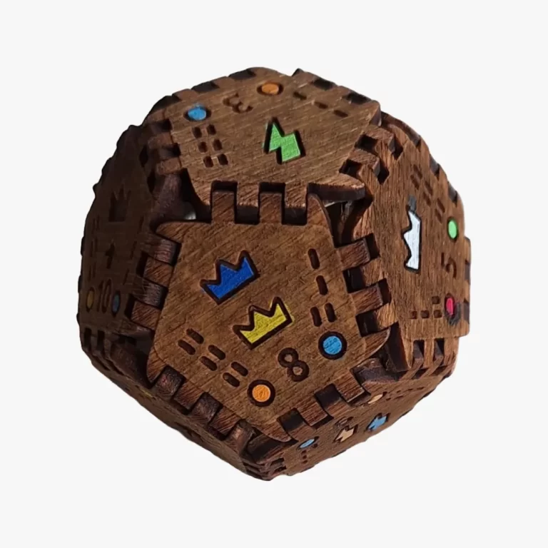 Nestandartinis medinis daugiakampis žaisliukas su graviravimu – suvenyrų gamyba ir graviravimas lazeriu pagal unikalų dizainą