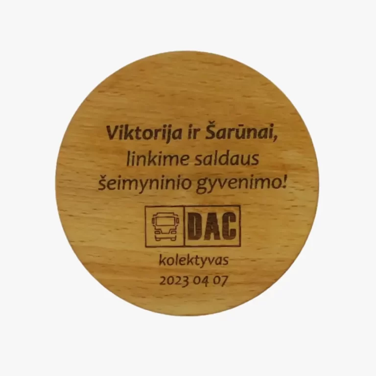 Graviruotas medinis dangtelis su tekstu – unikali dovana