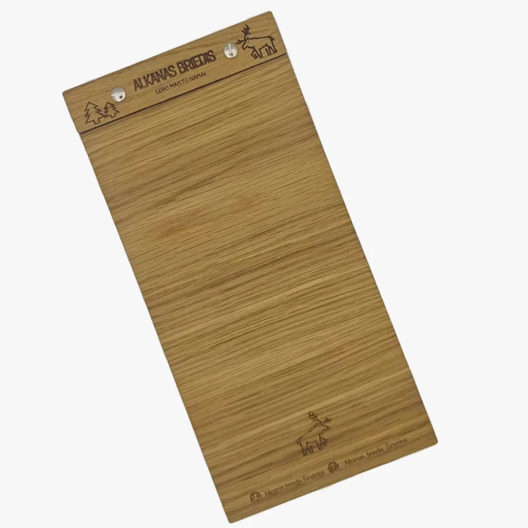 Nestandartinis medinis meniu su graviravimu – gamyba ir graviravimas lazeriu restoranams pagal individualų dizainą