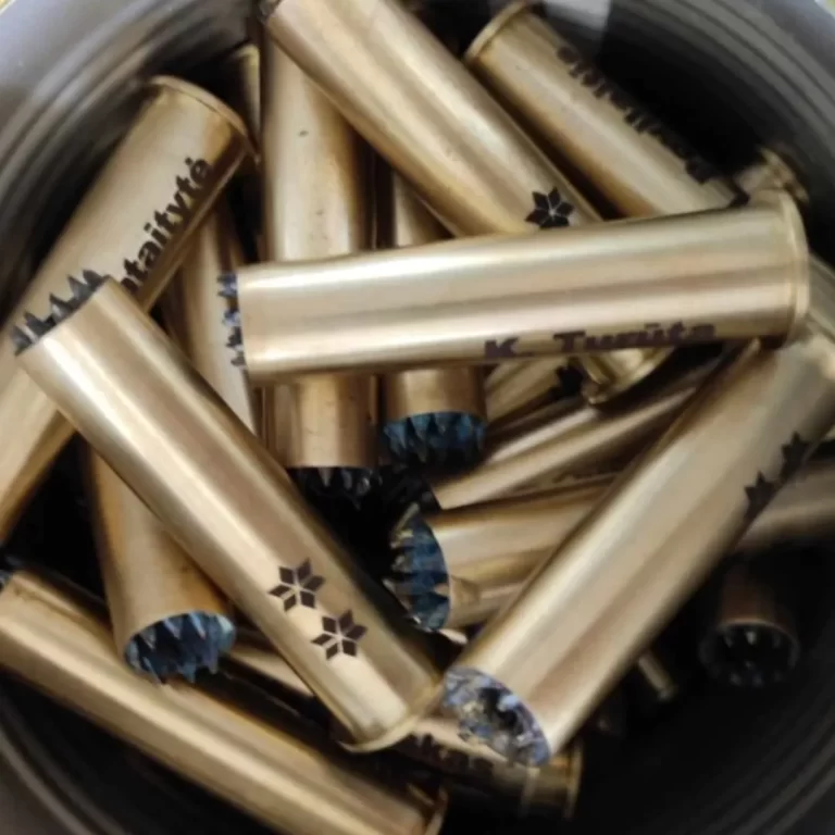 Graviruotos metalinės gilzės su tekstu, simboliu ar logotipu – lazerinis graviravimas Vilniuje dovanoms, kolekcijoms ar atributikai