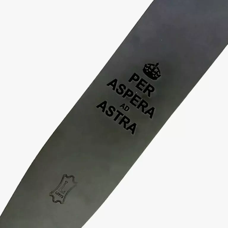 Graviruotas odinis knygos skirtukas su tekstu ar inicialais – elegantiškas lazerinis graviravimas odai pagal individualų dizainą