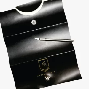 Graviruotas odinis dėklas - piniginė su personalizuotu tekstu ar logotipu – kokybiškas odos graviravimas lazeriu pagal užsakymą