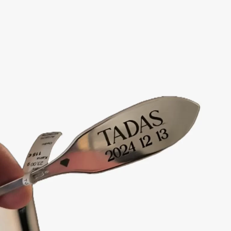 Graviruotas šaukštelis su vardu ir data – metalo graviravimas lazeriu pagal individualų dizainą, puiki personalizuota dovana