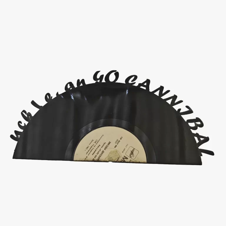 Lazeriu pjauta detalė iš vinilinės plokštelės – tiksli pjovimo lazeriu paslauga pagal individualų dizainą