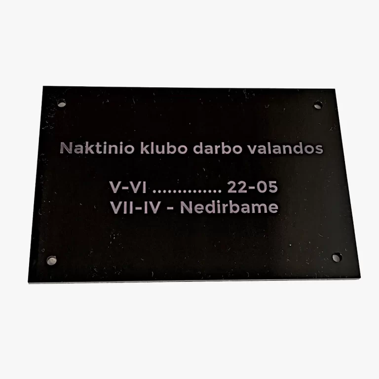 Graviruota lentelė su darbo laiku – gali būti gaminama iš plastiko, organinio stiklo, medienos ar metalo