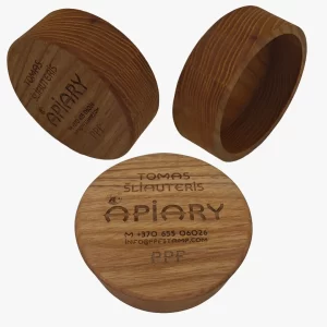 Nestandartinis medinis dangtelis medaus stiklainiui su graviruotu logotipu – gamyba ir graviravimas lazeriu pagal individualų dizainą