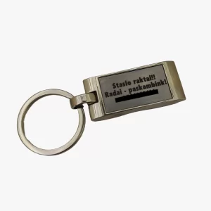 Raktų pakabukas su graviruota kontaktine informacija – metalo graviravimo lazeriu paslauga pagal individualų dizainą
