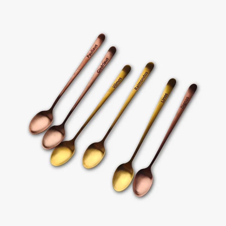 Graviravimas ant šaukštelių su vardais – personalizuoti metaliniai šaukšteliai.