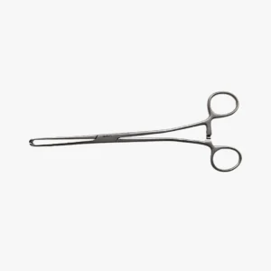 Medicinos įrankio graviravimas lazeriu ant metalo – tikslus žymėjimas.