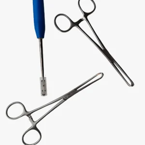 Chirurginių instrumentų markiravimas graviravimu identifikavimui.