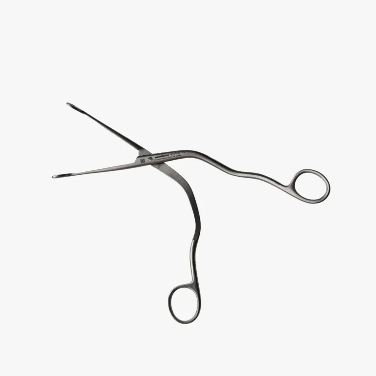 Medicinos įrankio markiravimas lazeriu ant metalo – tikslus graviravimas.