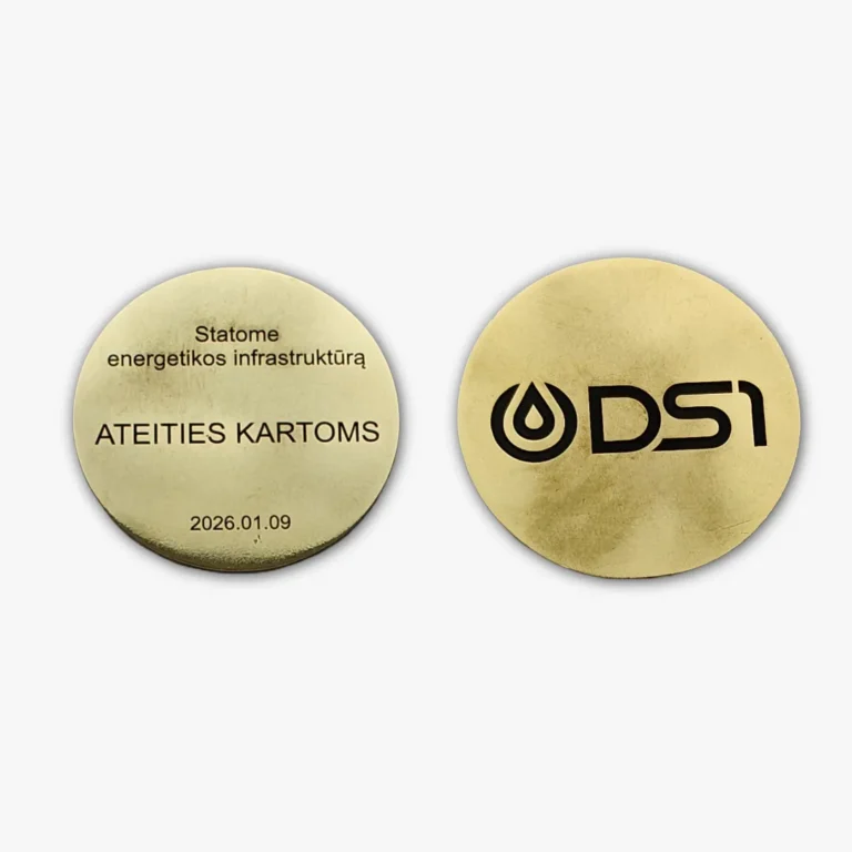 Žalvarinė atminimo plokštelė su graviravimu įmonės dovanai.