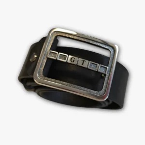 Diržo sagties graviravimas ant metalo su inicialais, lazerinio graviravimo paslauga