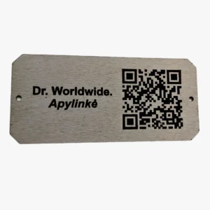 Graviruota nerūdijančio plieno lentelė su QR kodu ir tekstu Dr. Worldwide Apylinkė