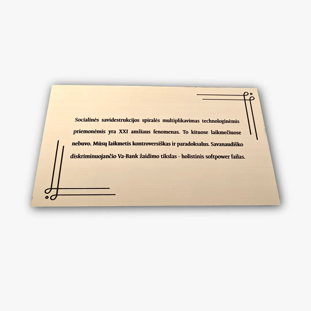 Graviruota medinė lentelė su virusine fraze
