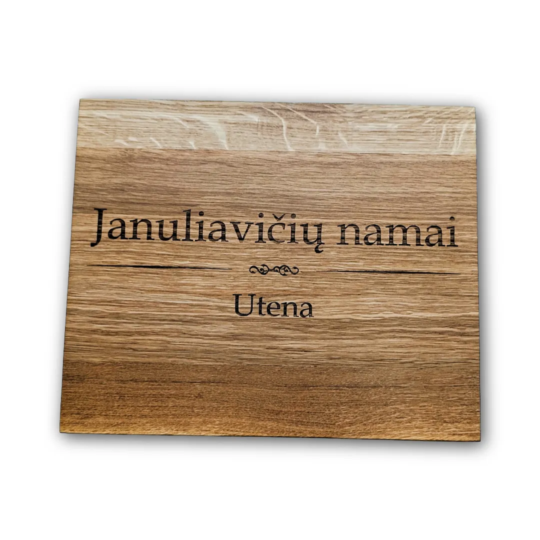 Medinė lenta su graviruotu užrašu